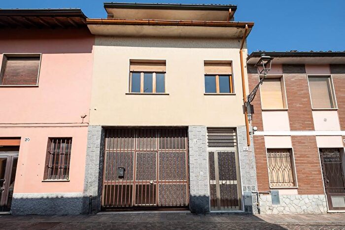 Casa con 6 locali in vendita in via monti, Centro, San Colombano al Lambro