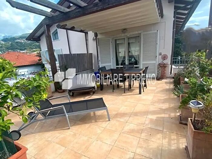 Appartamento quadrilocale in vendita in Massa