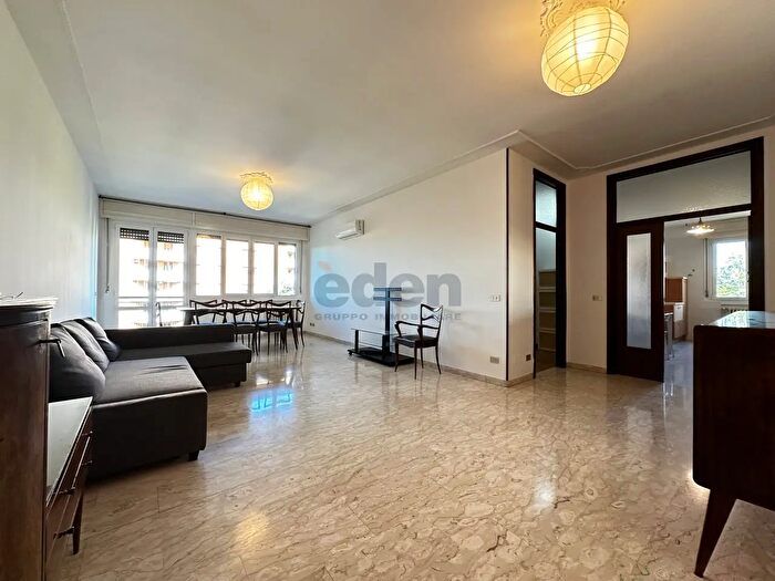 Appartamento trilocale in vendita in Via Luigi Pasteur, Modena
