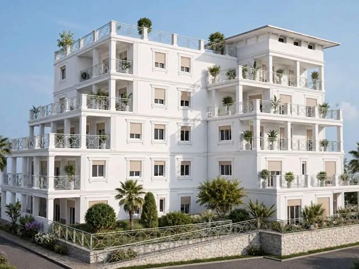 Appartamento con 6 locali in vendita in Via Regina Margherita, Bordighera
