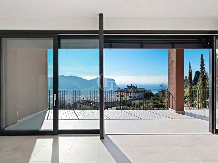 Casa con 6 locali in vendita in Garda