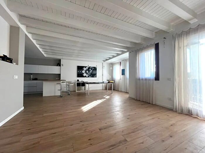 Appartamento quadrilocale in vendita in Str dei Vegri, Spresiano