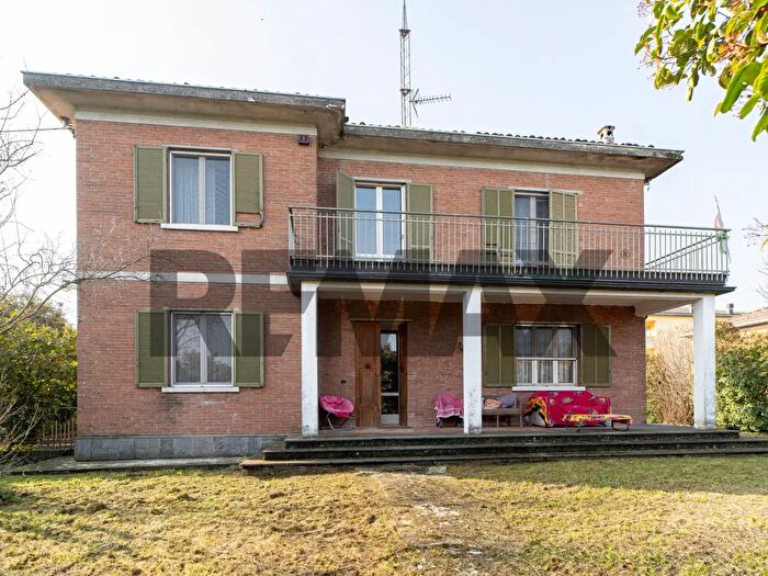 Casa con 10 locali in vendita in Strada Cava in Vigatto, Parma
