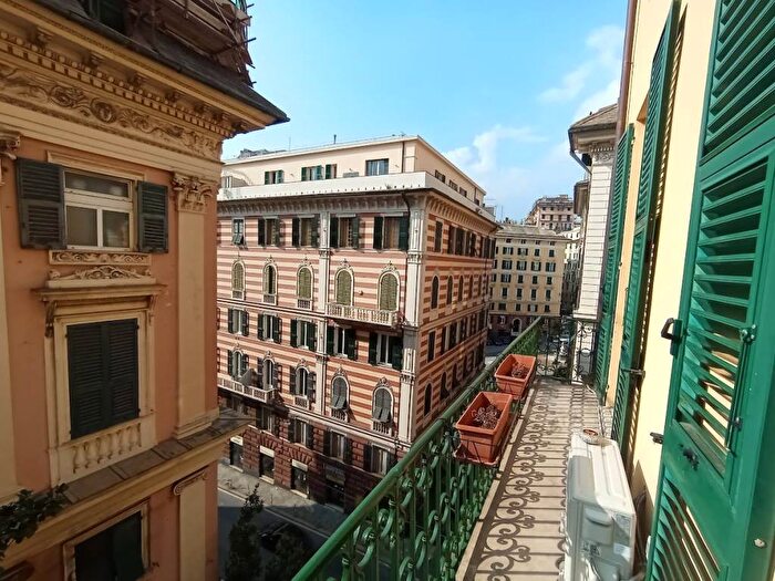 Appartamento con 6 locali in affitto in Via Assarotti, Centro Città, Genova