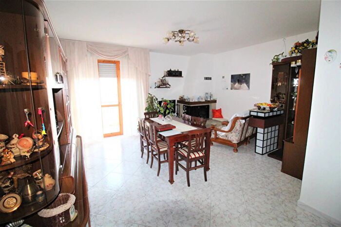 Appartamento con 6 locali in vendita in Via Turati, Aulla