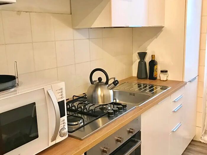 Appartamento trilocale in affitto in Via Rogoredo, Milano