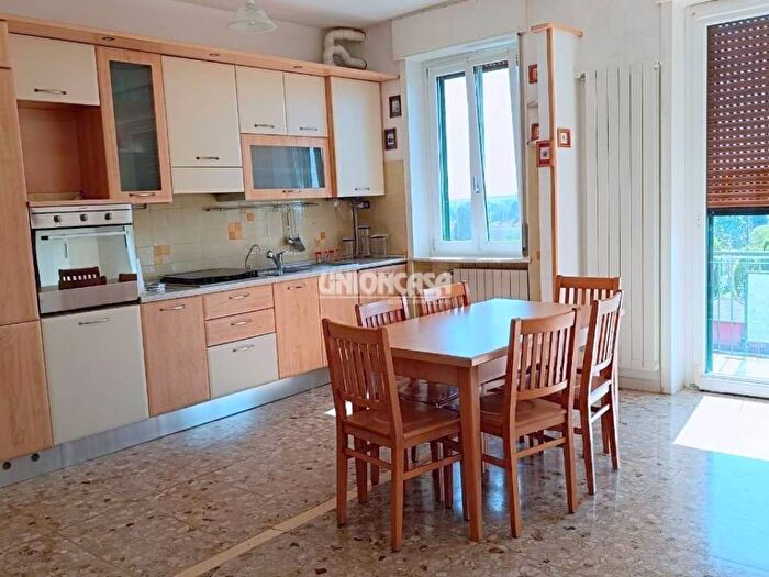 Appartamento trilocale in affitto in Via Adua, Centro, Vedano Olona