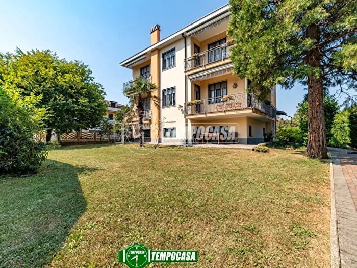 Casa con 6 locali in vendita in Via Ferrari, Cambiago