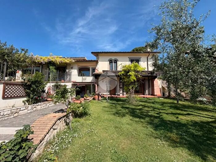 Casa con 9 locali in vendita in Strada dei Pioppi, Fara In Sabina