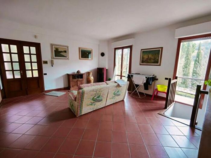 Appartamento con 5 locali in vendita in Montevarchi