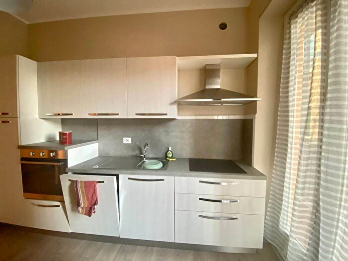 Appartamento quadrilocale in affitto in Via Vivaro, Borgo Piave Corso Europa Zona Ferrero, Alba