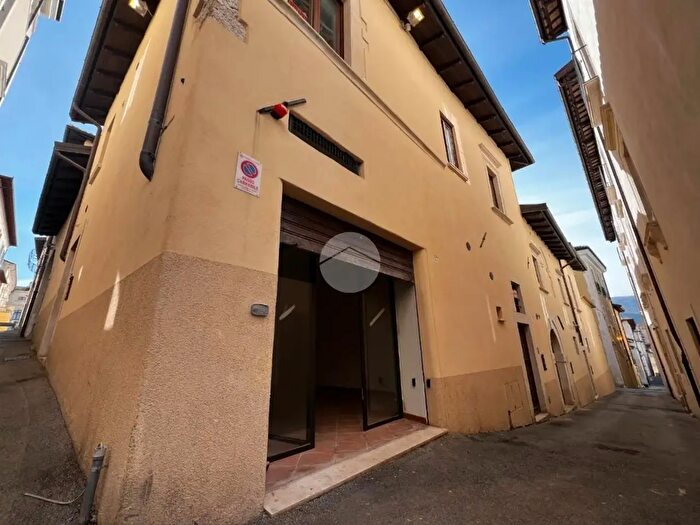 Appartamento trilocale in affitto in Via Pavesi, L'Aquila