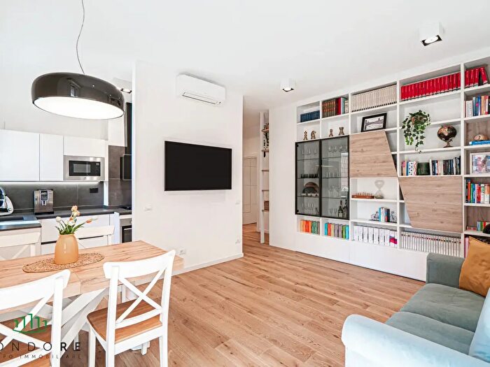 Appartamento trilocale in vendita in Via della Barca, Bologna