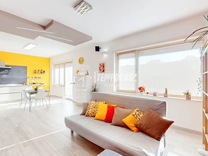 Casa con 5 locali in vendita in Via Peliti, Carignano