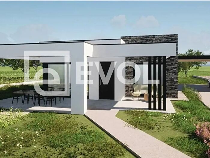 Casa con 9 locali in vendita in Via Biella, Udine