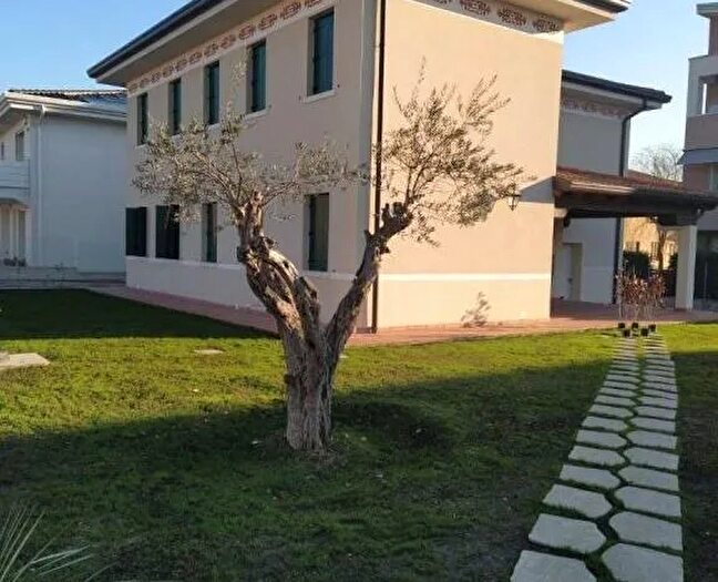 Casa con 6 locali in vendita in Mira