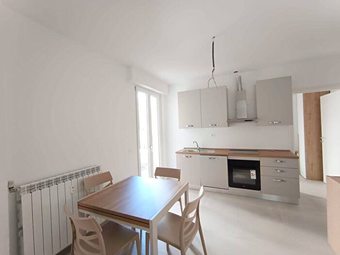 Appartamento trilocale in affitto in Viale Eleonora Duse, Coverciano, Firenze