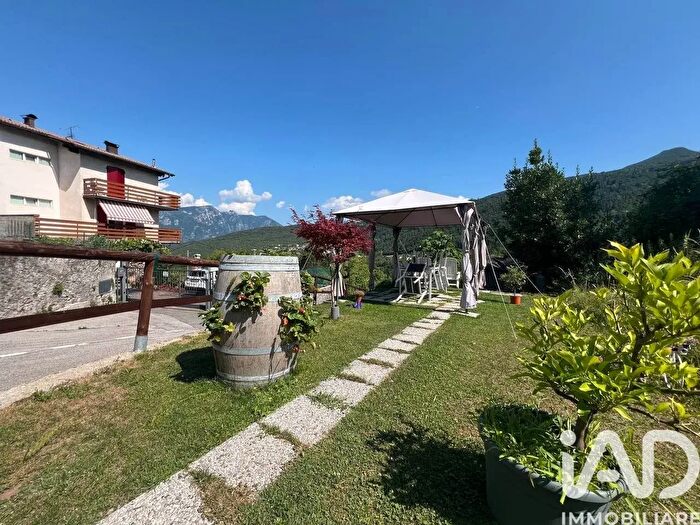 Appartamento trilocale in vendita in Via Gardesani, Brentonico