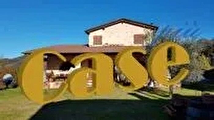 Casa con 11 locali in vendita in Camaiore