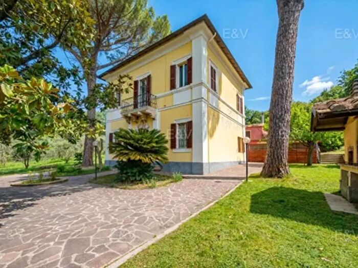 Casa con 6 locali in vendita in Via del Teatro Romano, Terni