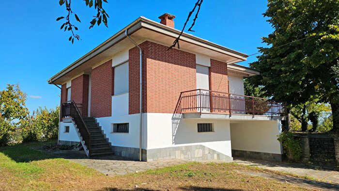 Casa quadrilocale in vendita in Strada Bricco, Belveglio
