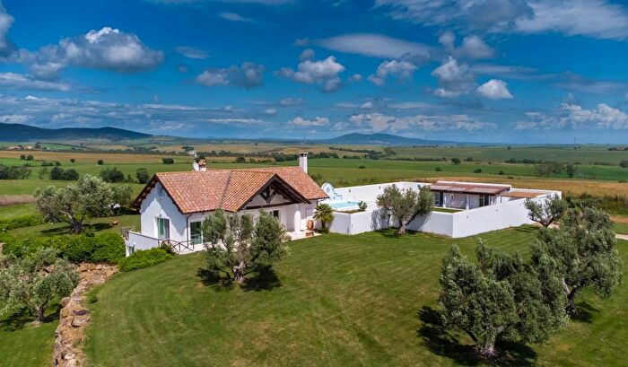 Casa con 17 locali in affitto in Montalto di Castro, Montalto Di Castro