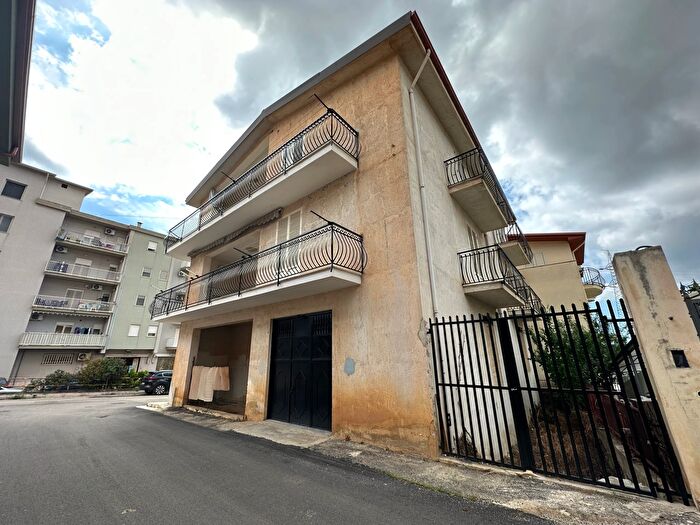 Appartamento con 15 locali in vendita in Partinico Via Edison, Partinico