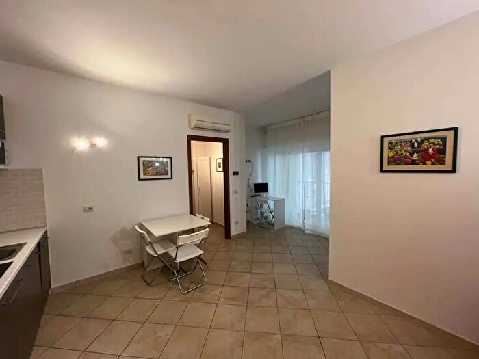 Appartamento monolocale in affitto in Via Lorenteggio, Milano