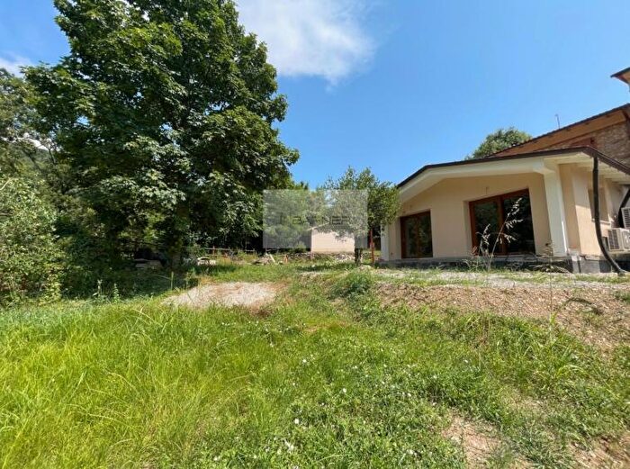 Casa con 5 locali in vendita in Camaiore