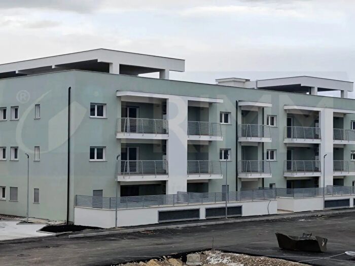 Appartamento trilocale in vendita in Via Pratica di Mare, Pomezia