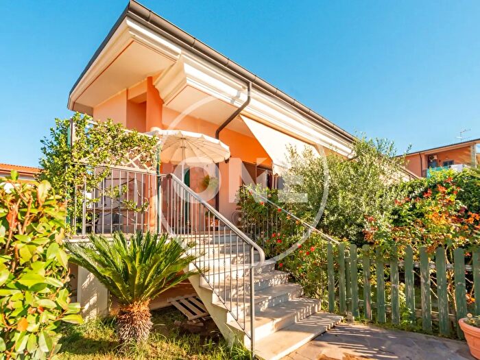 Casa quadrilocale in vendita in Via Fontecchio, Roma