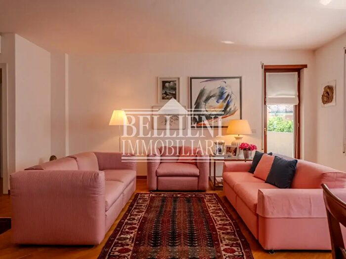 Appartamento quadrilocale in vendita in Via Cimone, Vicenza