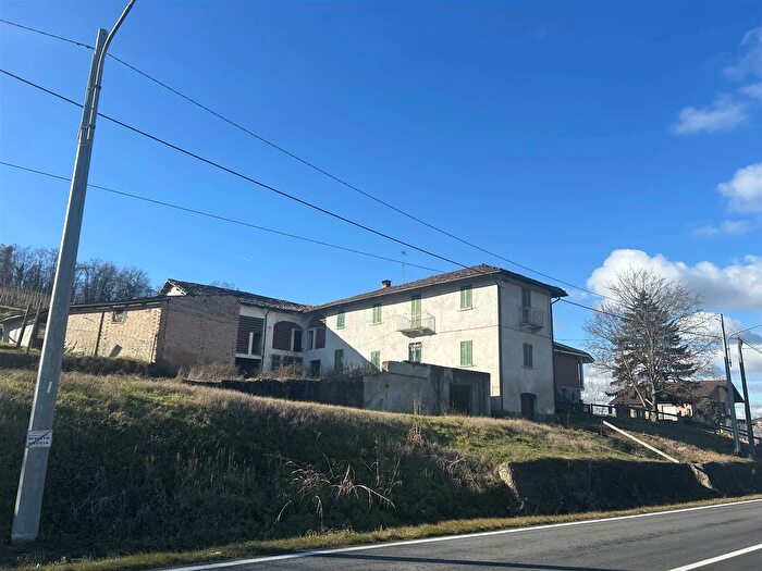 Casa con 5 locali in vendita in Castagnole delle Lanze Asti, Castagnole Delle Lanze