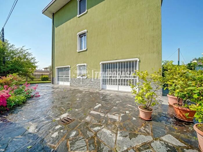 Casa quadrilocale in vendita in Via San Carlo Borromeo, Cassano Magnago