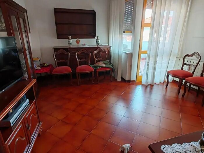 Appartamento con 7 locali in vendita in Carrara