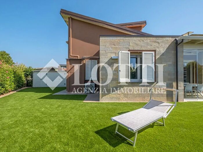 Casa con 6 locali in vendita in a dei Girasoli, Calcinaia