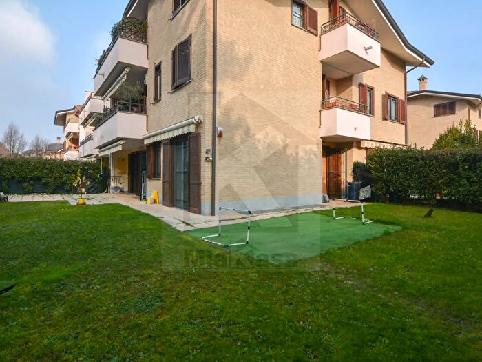 Appartamento trilocale in vendita in Via Rovigo, Caronno Pertusella