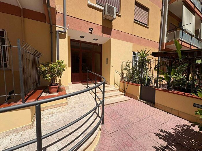 Appartamento quadrilocale in affitto in Viale dei Picciotti, Settecannoli, Palermo