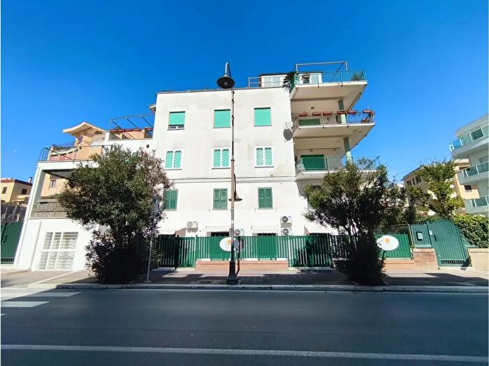Appartamento con 7 locali in vendita in Via Antonio Gramsci, Anzio