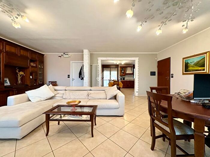 Appartamento con 6 locali in vendita in Via Vinovo, La Loggia