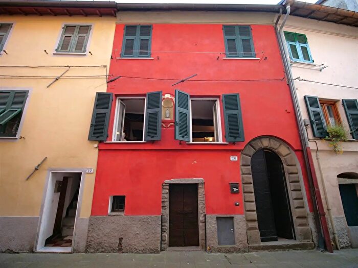 Appartamento quadrilocale in vendita in Via Borgo San Bernardo, Brugnato