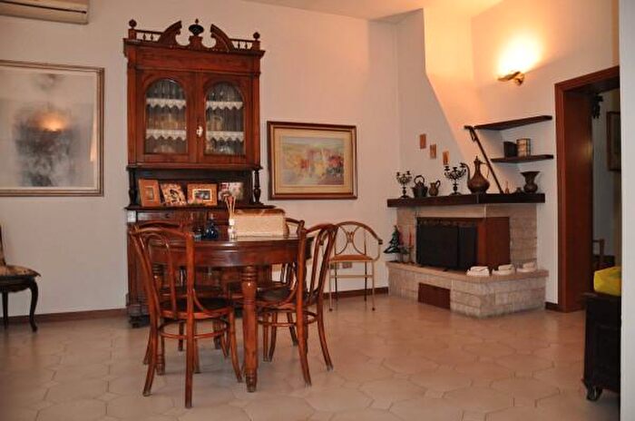 Casa con 5 locali in vendita in Viale Amatore Sciesa, Riccione