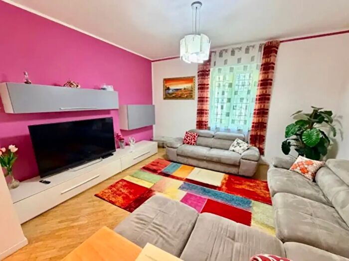 Appartamento quadrilocale in vendita in Via Antondomenico Rossi, Piacenza