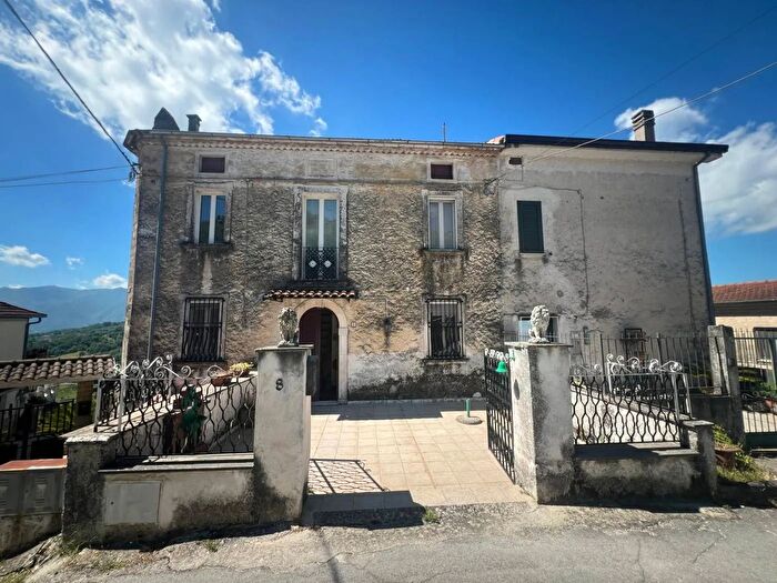 Casa con 8 locali in vendita in Via Colle dAgnese Vicalvi Frosinone, Vicalvi