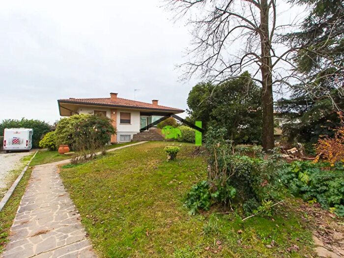 Appartamento con 10 locali in vendita in Via Gianfrancesco da Tolmezzo, Codroipo