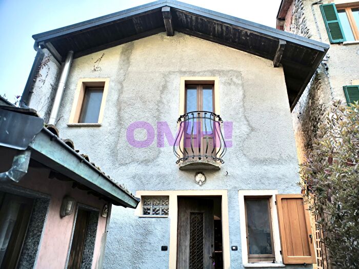 Casa trilocale in vendita in Mazzini, Castelveccana