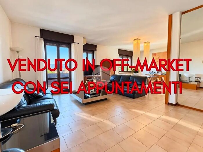 Appartamento con 5 locali in vendita in Via Alfredo Catalani, Verona