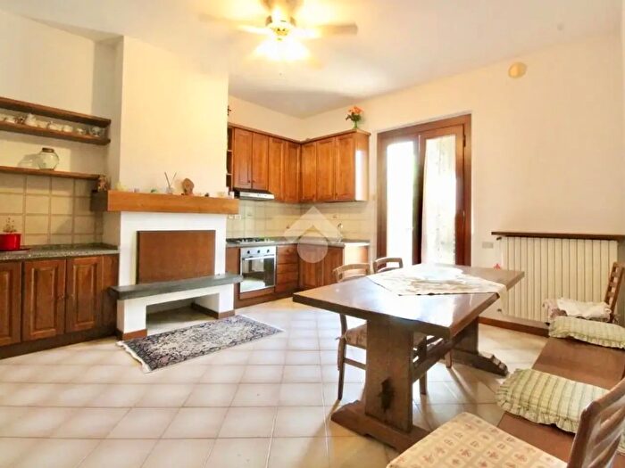 Casa con 6 locali in vendita in Via Caterina Bueno, Lamporecchio