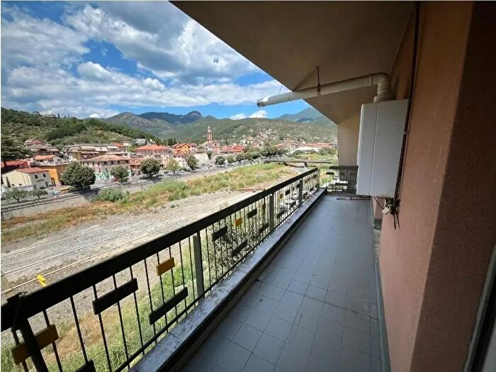 Appartamento quadrilocale in vendita in Via delle Pesche, Casarza Ligure