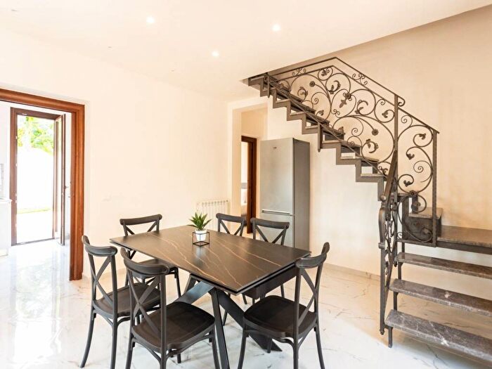 Casa quadrilocale in affitto in Via Telemaco, Mondello Valdesi, Palermo